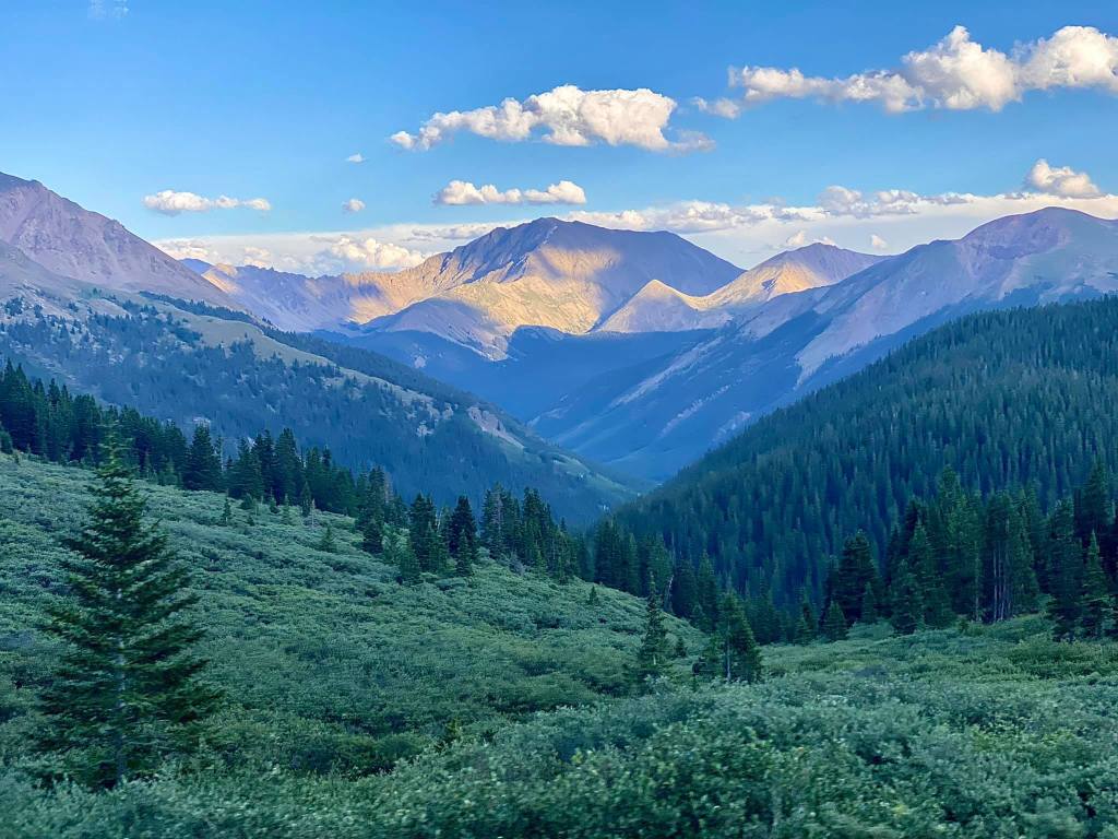 Scenic Drive on Independence Pass: A Journey to&nbsp;Remember