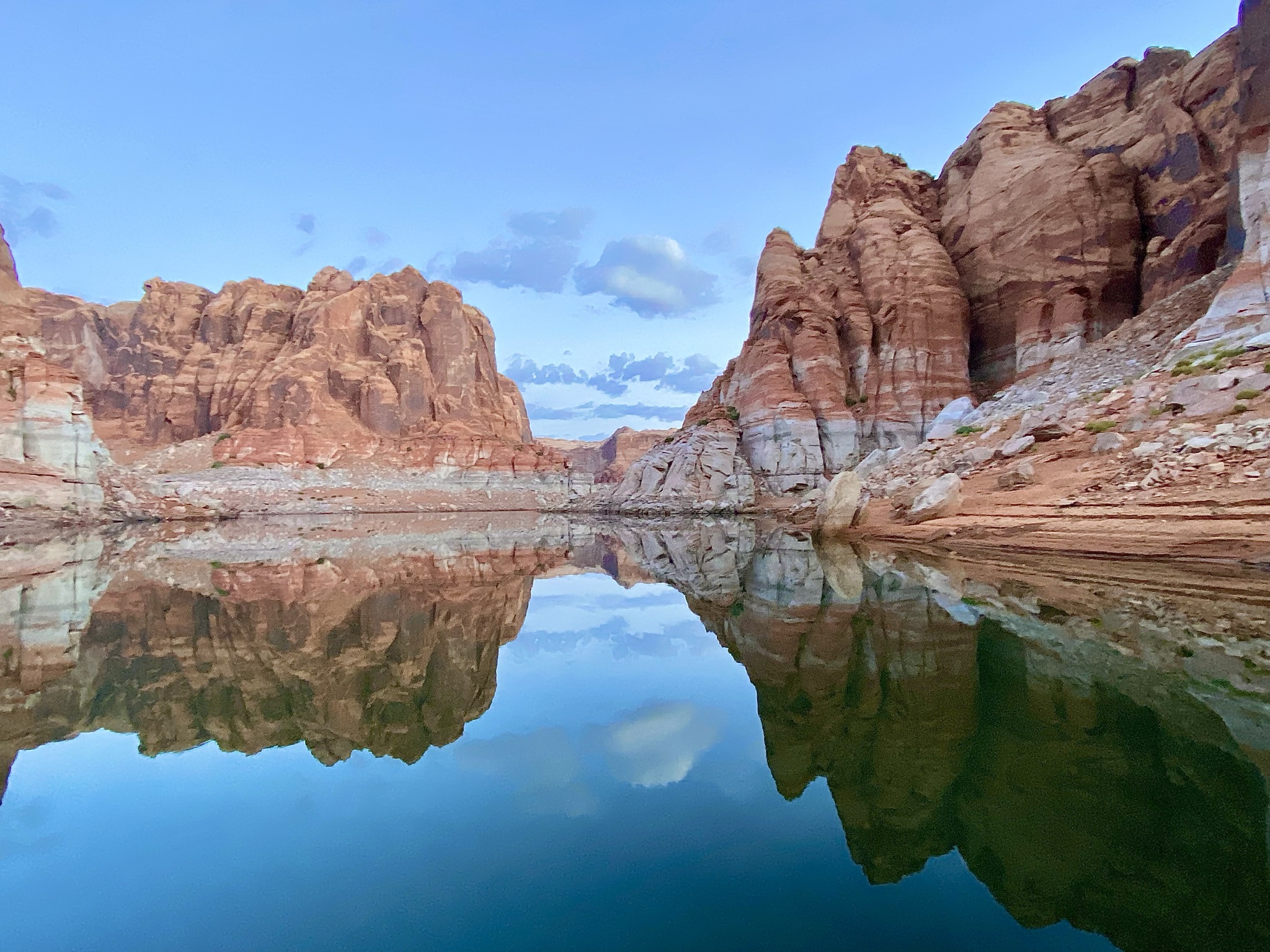 Exploring the Tranquil Beauty of Lake Powell’s&nbsp;Canyons