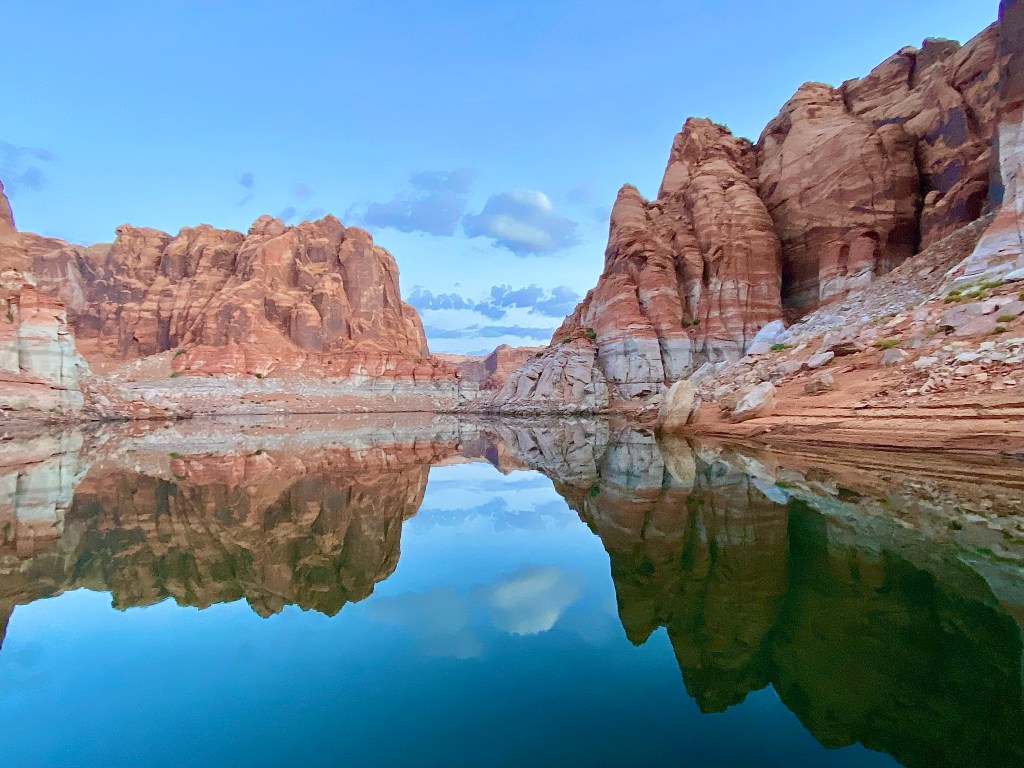 Exploring the Tranquil Beauty of Lake Powell’s&nbsp;Canyons