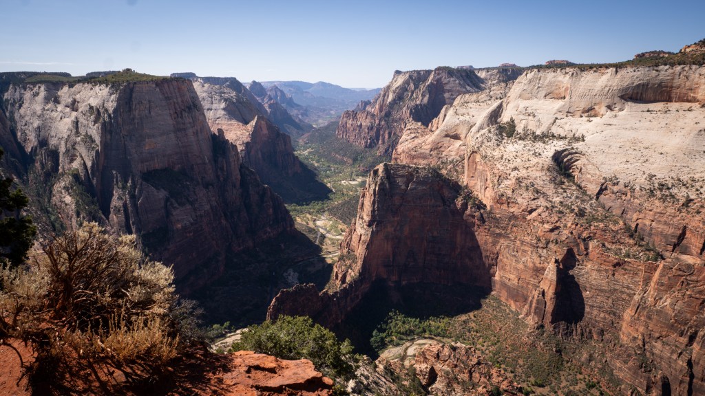 A Tranquil Ascent: Discovering Observation Point via the East Mesa Trail in&nbsp;Zion